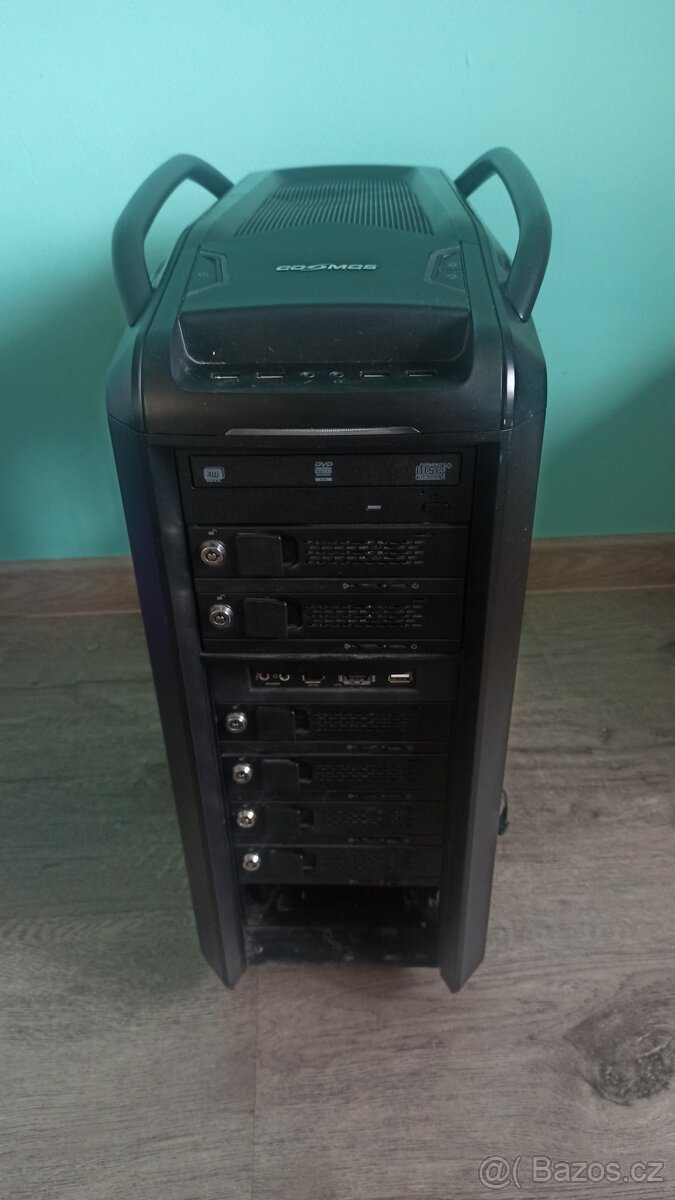 Počítačová herní skříň (PC case)