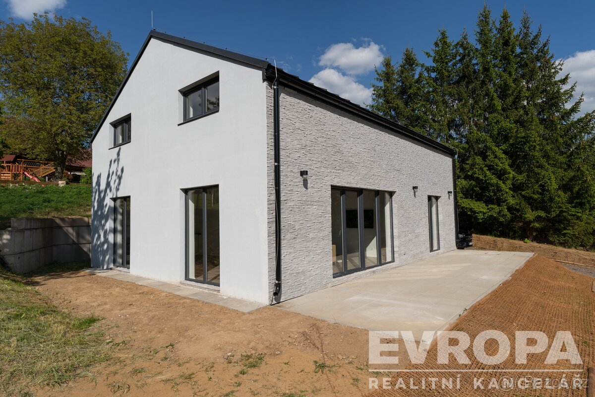 Prodej novostavby rodinného domu 6+kk 230 m² s pozemkem 958 