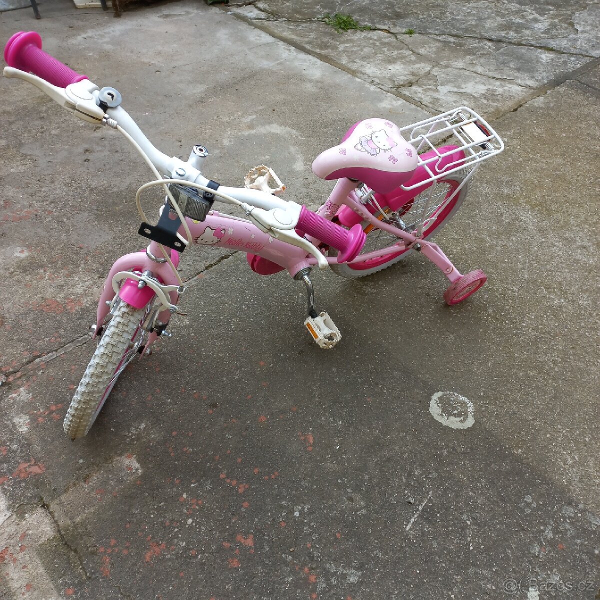 Dětské kolo Hello Kitty.
