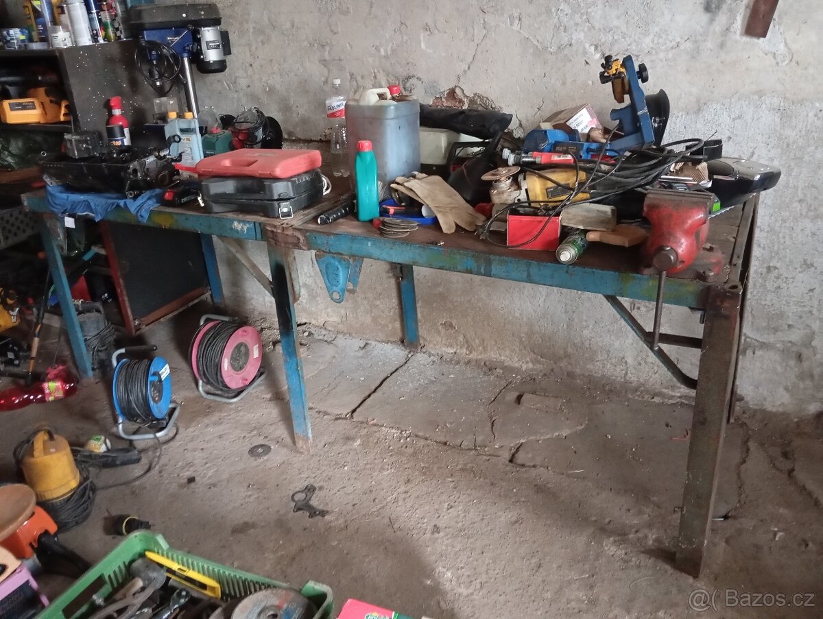 Pracovní ponk se Svěrákem 125