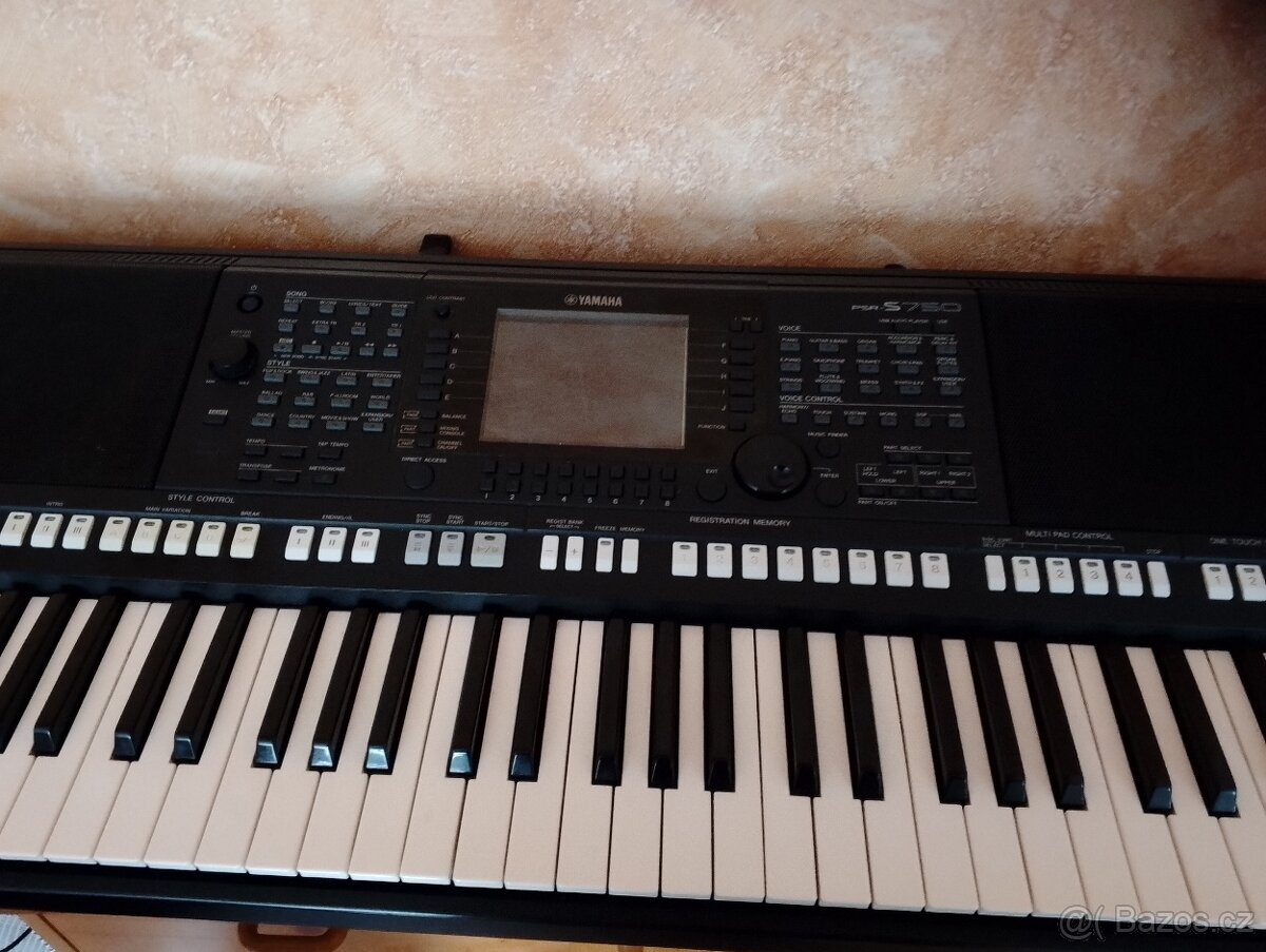 Prodám klávesy Yamaha psr 750