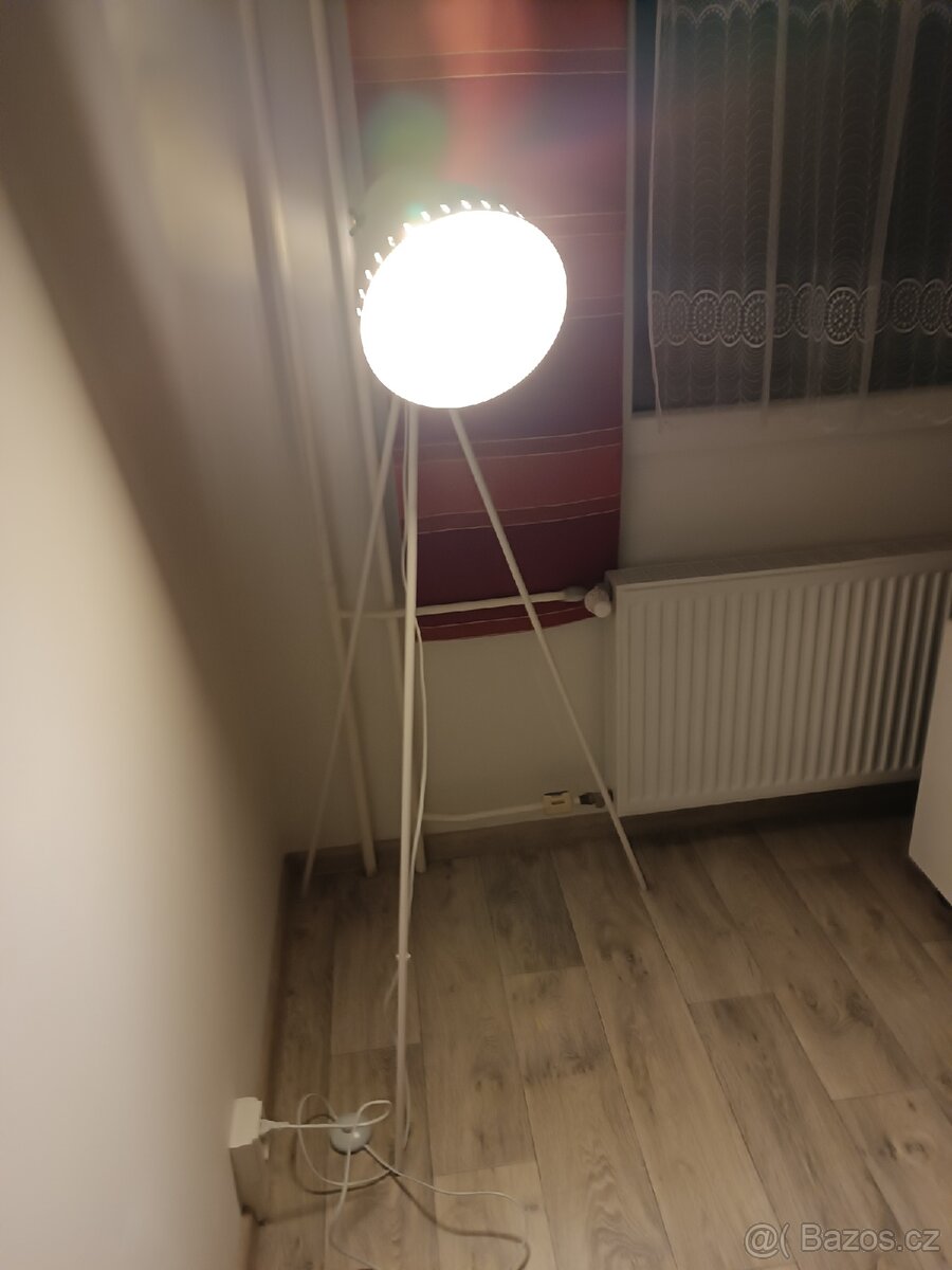 Stojací lampa