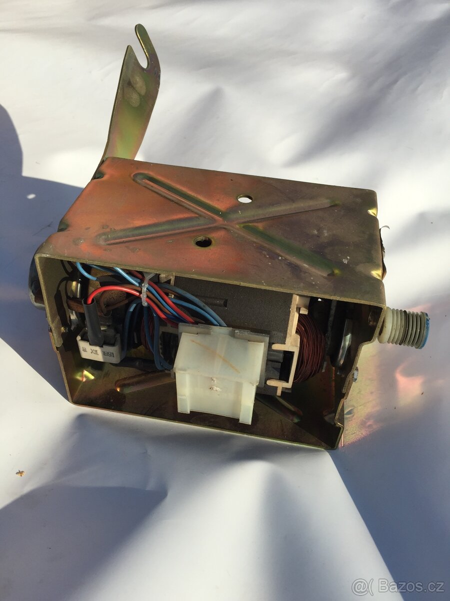 Motor vhodný např. na dřevoobráběcí stroj