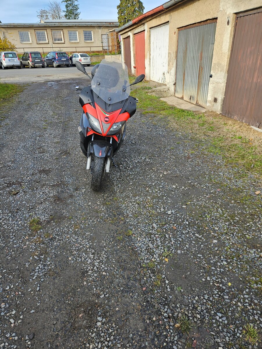 Aprilia SR MAX na ND či opravu