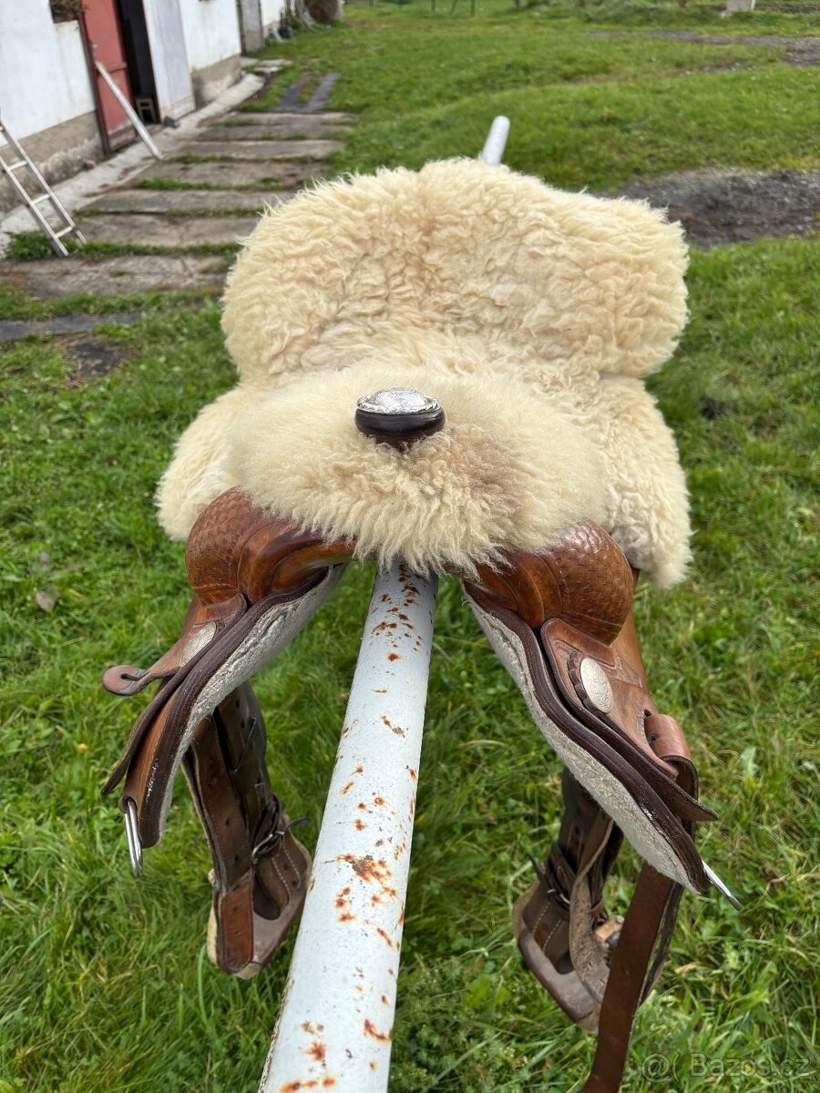 Beránek na westernové sedlo