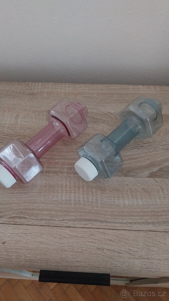 Láhev ve tvaru činky