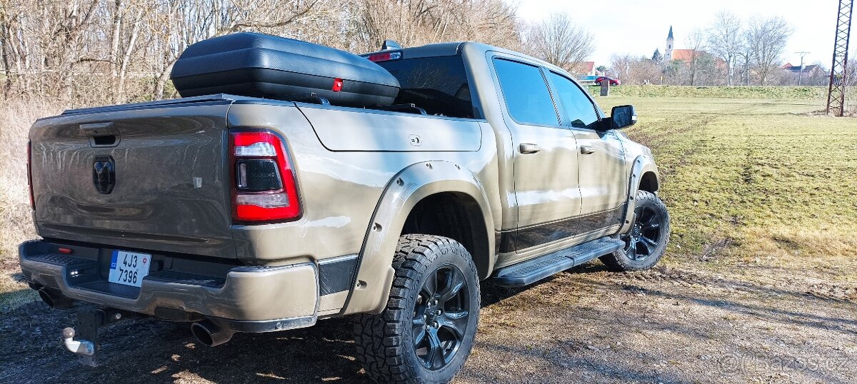 Dodge Ram 1500 Laramie motor 5.7hemi 295 kw.