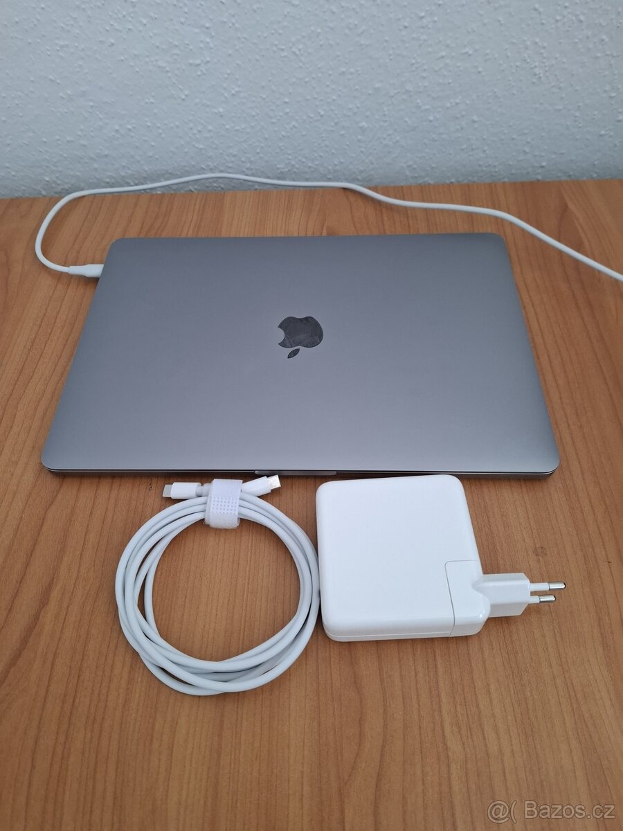 MacBook PRO 13 palců i7 8.Gen 16 RAM 512SSD