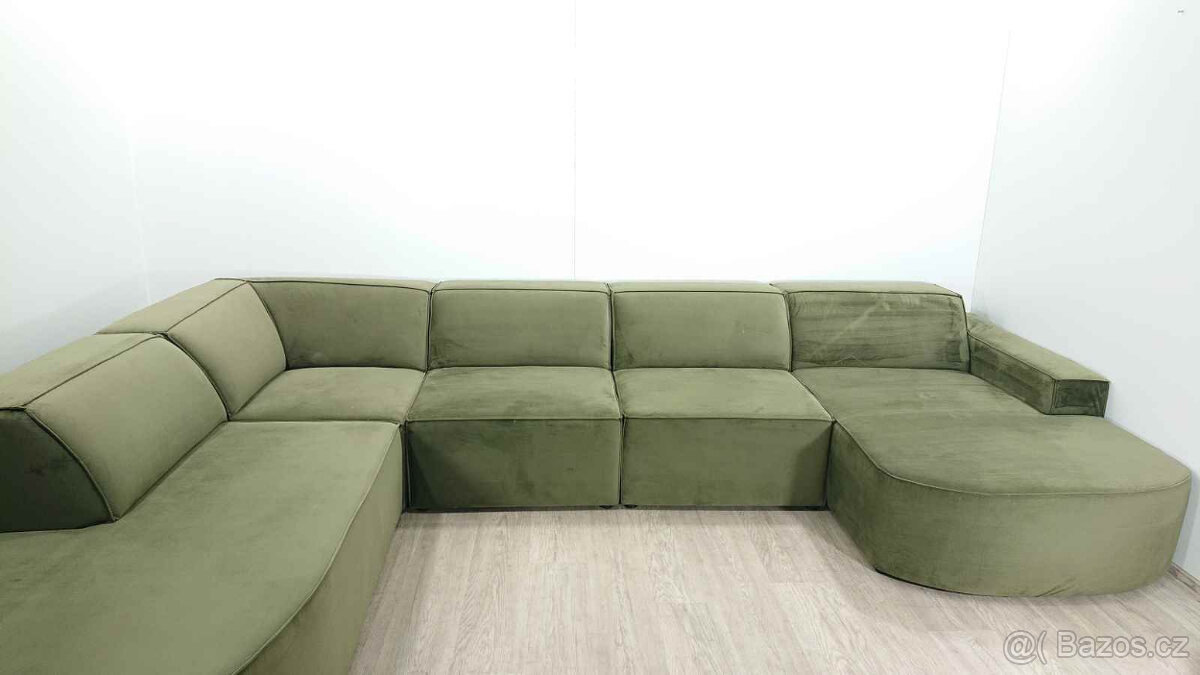 Zelená sametová pohovka do "U" Jodie 364 cm Micadoni