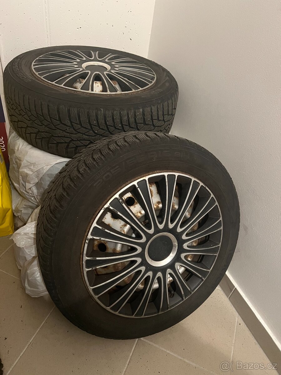 4× ocelová kola R16 se zimními pneumatikami 205/55 R16