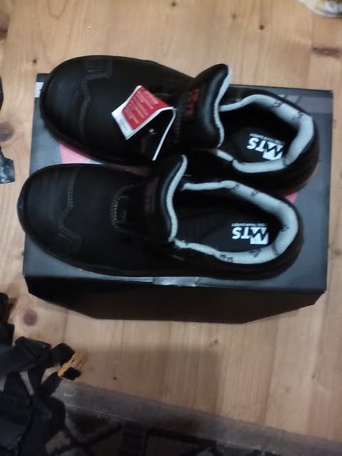 Bezpečnostní pracovní obuv