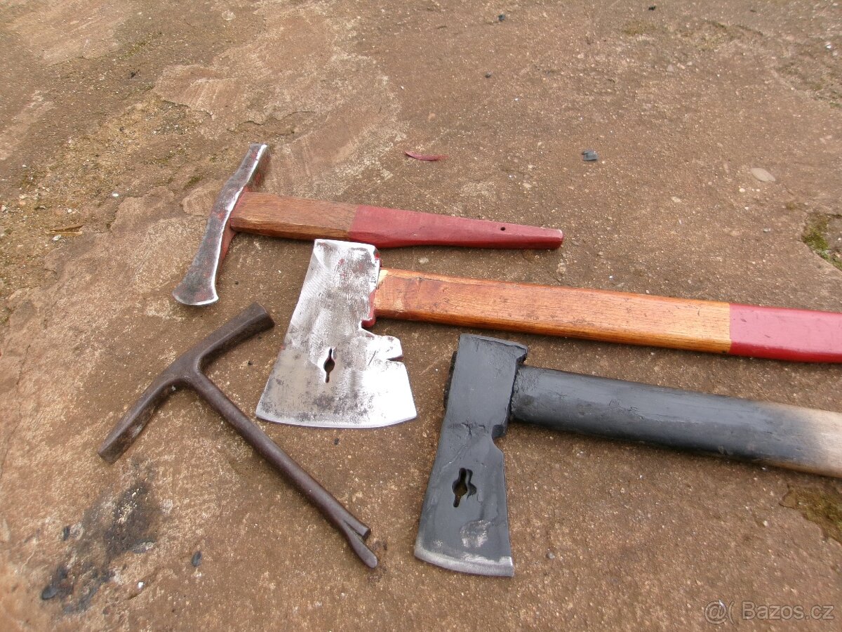 staré tesařské sekery