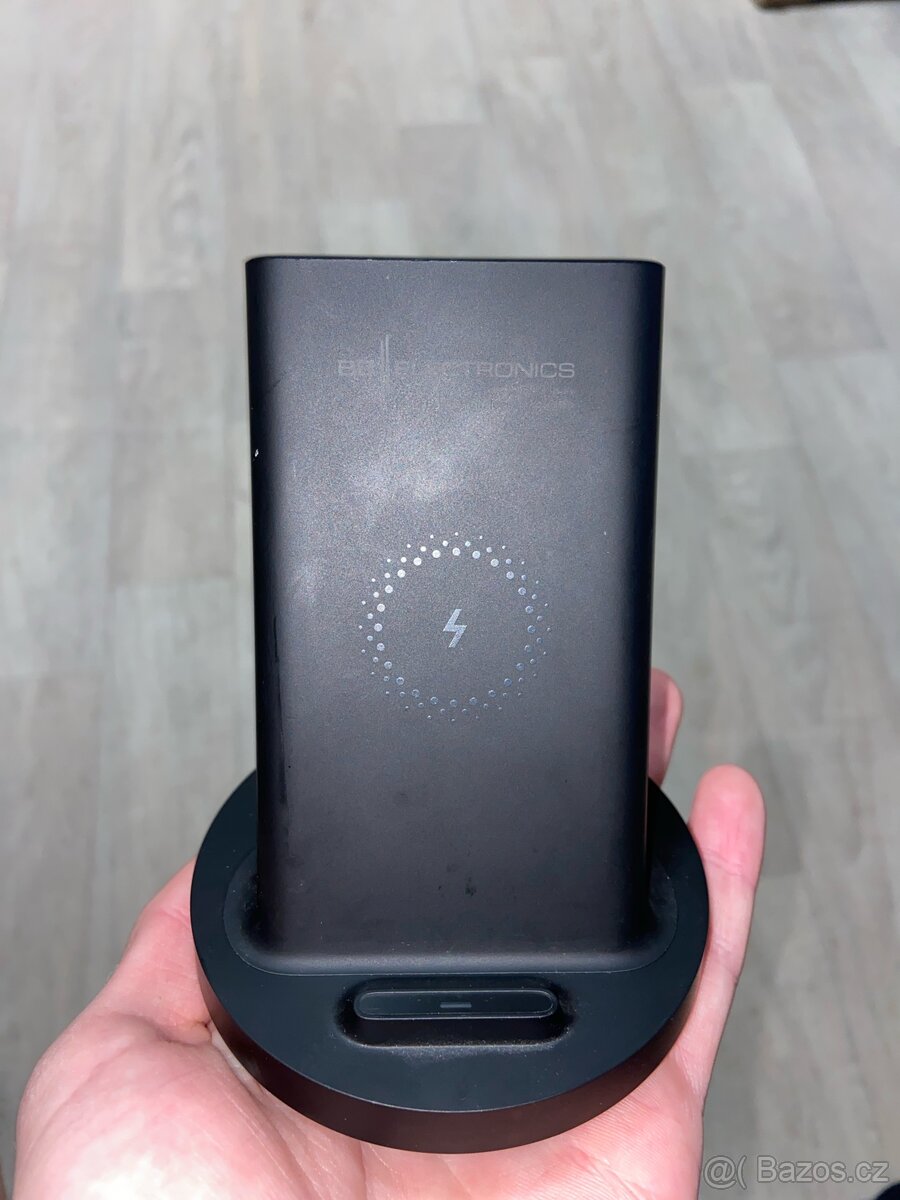 stojánek pro bezdrátové nabíjení