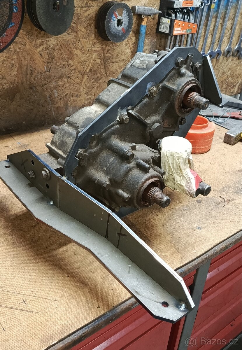 Převodovka Suzuki Samurai.