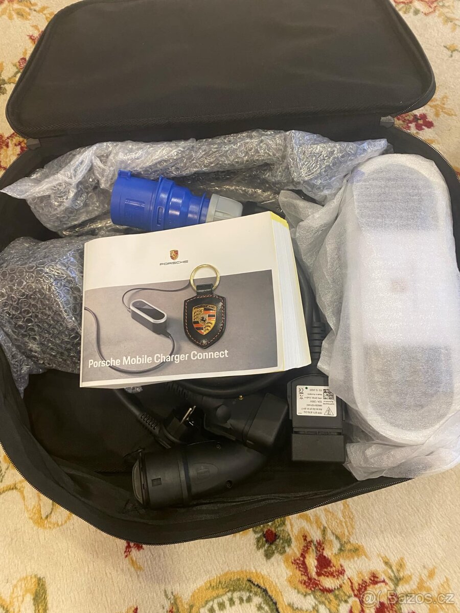 nová nabíječka elektromobilu Porsche Mobile Charger Connect