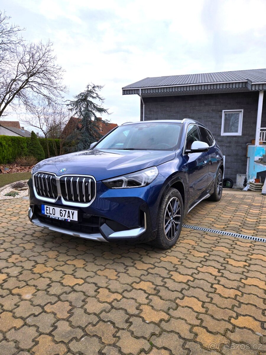 Prodám BMW ix1 xDrive 30, xLine, HUD, TOP stav