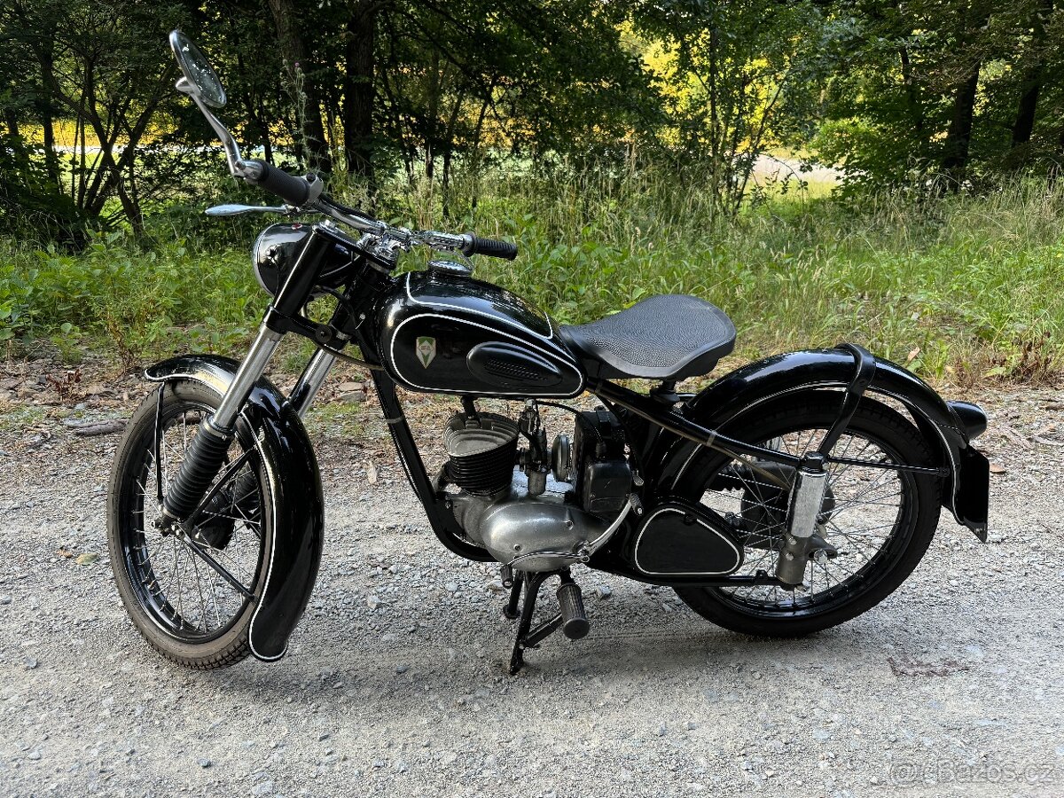 IFA- rt 125 po renovaci s dokumenty