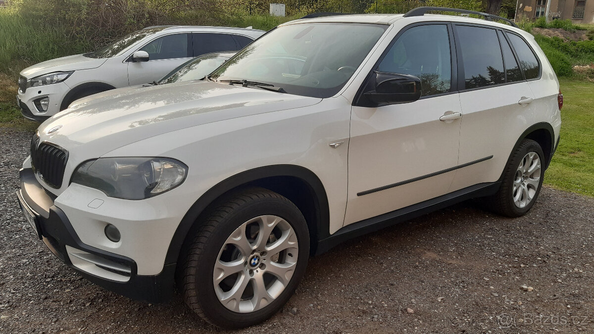 BMW X5 E70 NOVÁ TK , VELKÁ NAVÍ ,PĚKNÉ ČTĚTE