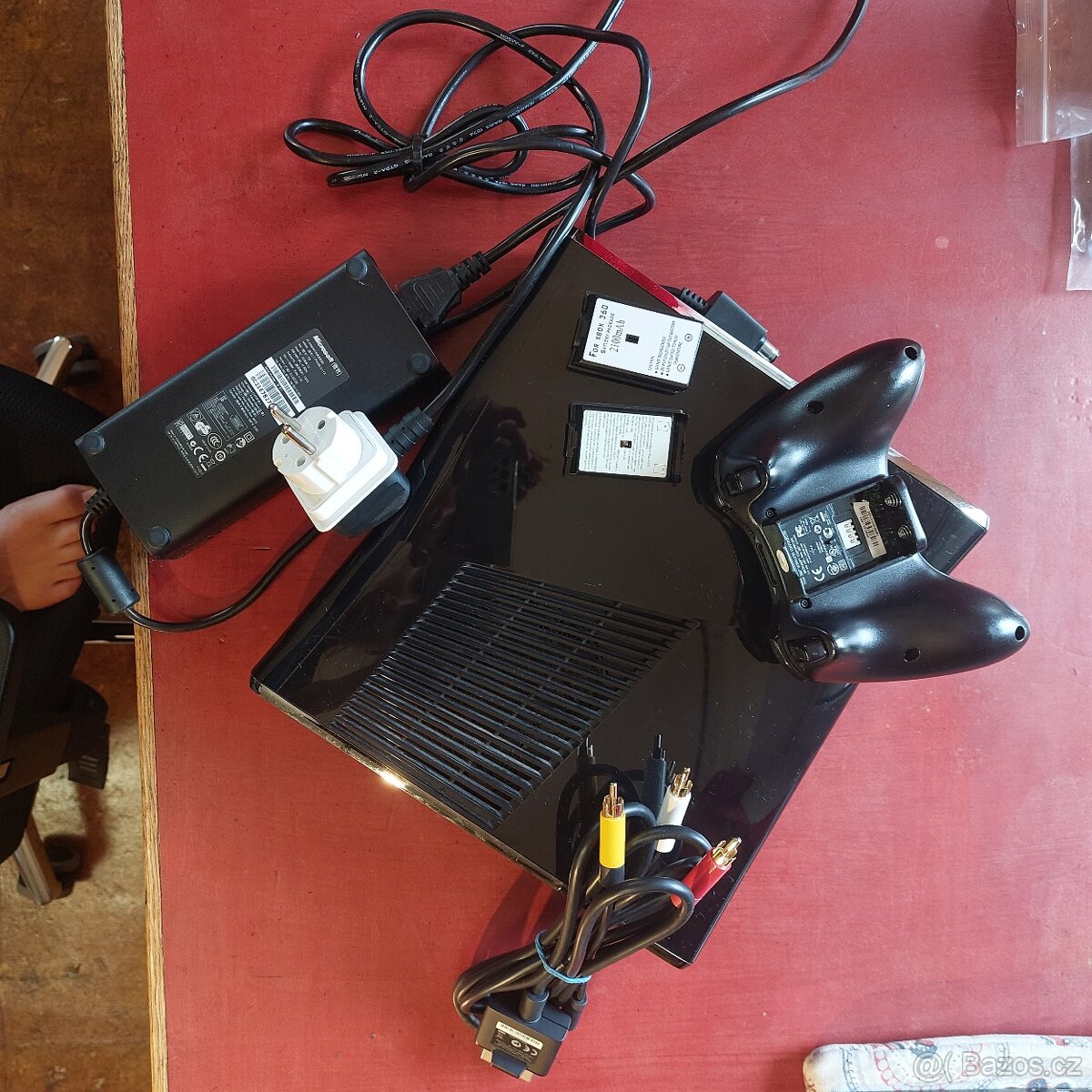 XBOX 360 S 4 GB