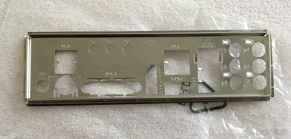 IO shield (záslepka portů) k neznámé desce