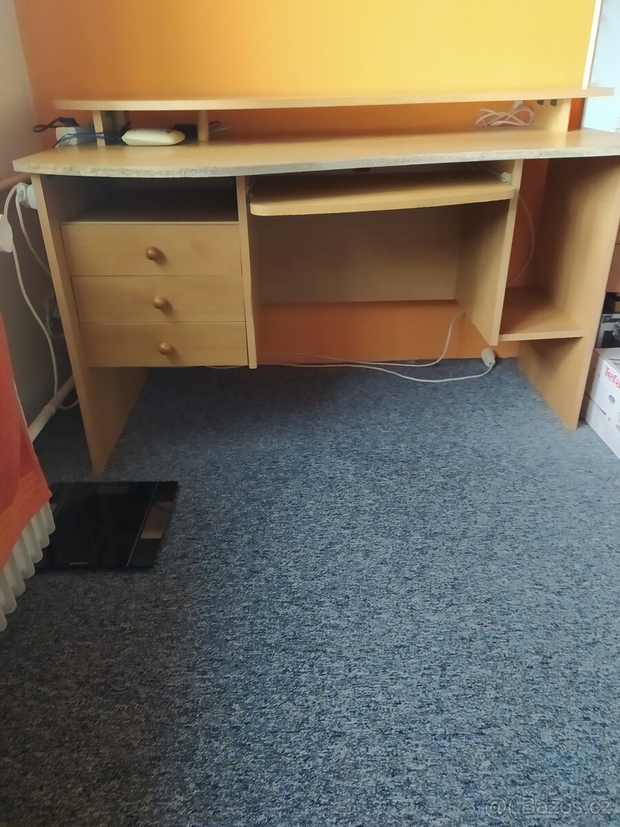 Psací stůl