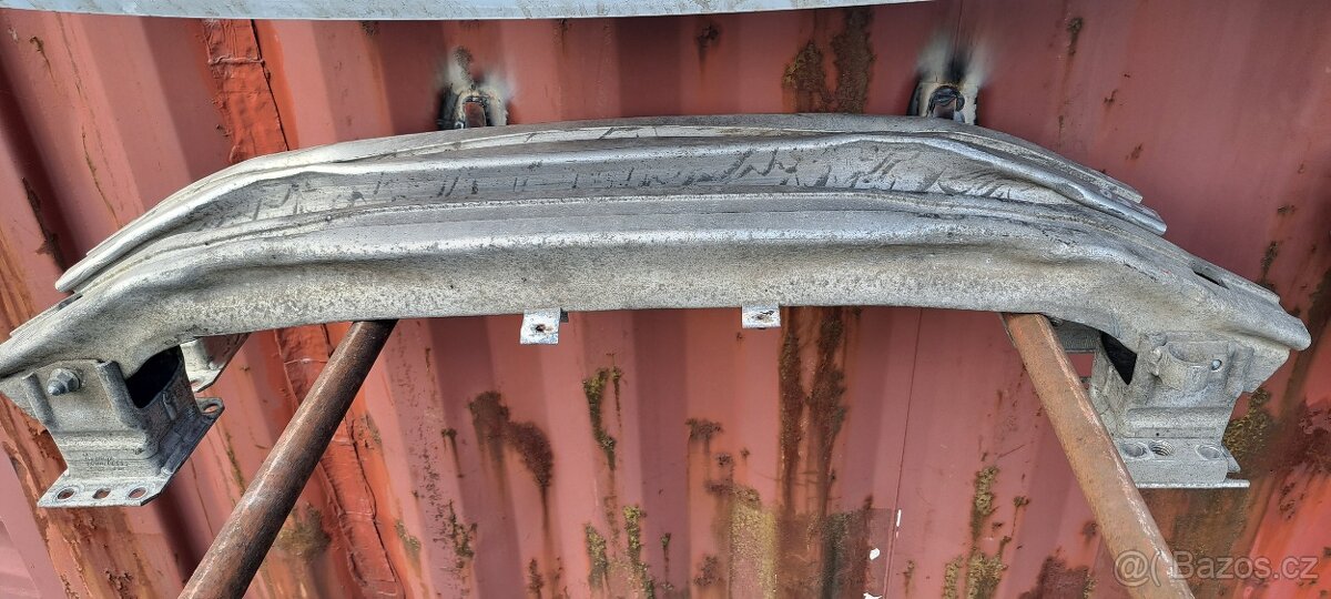 Vyztuha predniho narazniku a8 4e d3