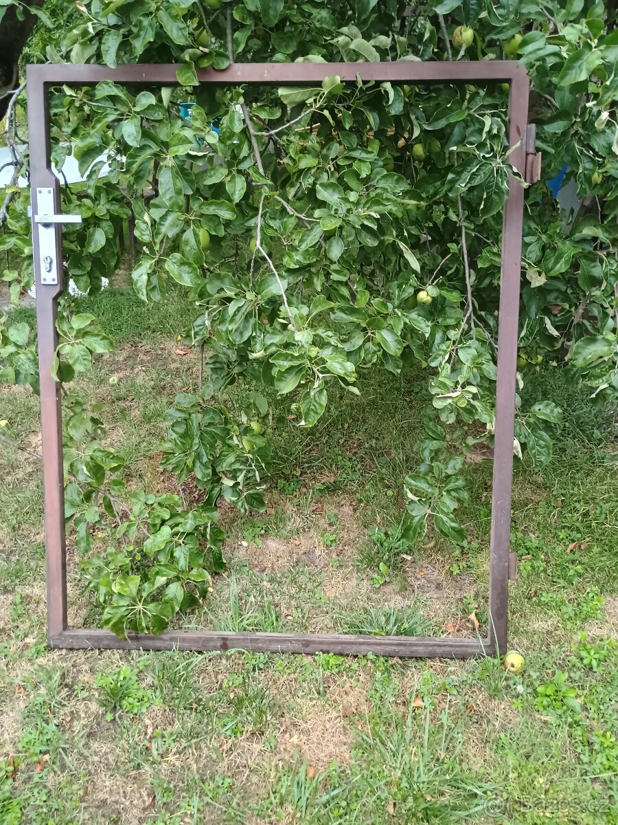 Rám branky 114x140cm pro otvor 115-120cm, vč. kování
