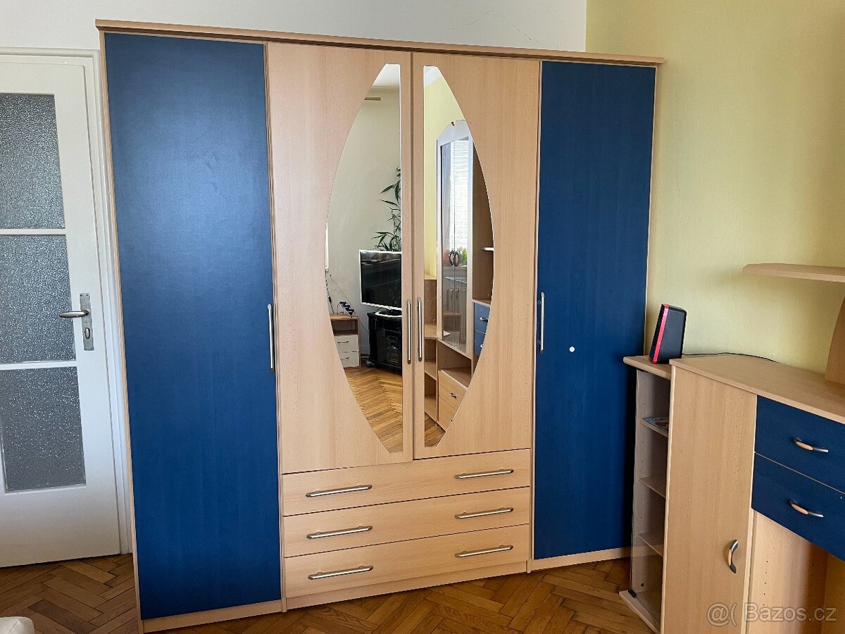 Šatní skříň