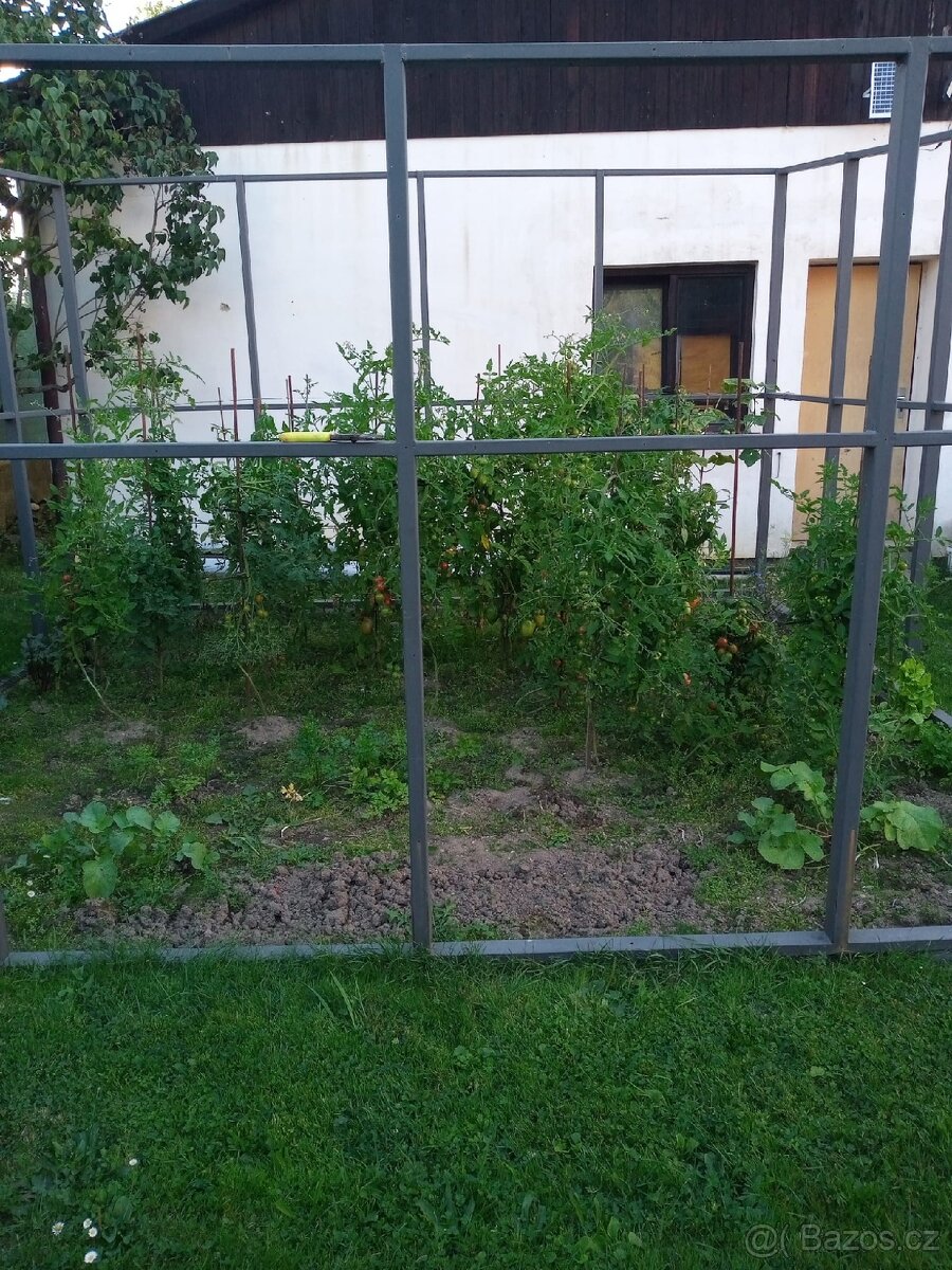 Konstrukce pro skleník nebo pergolu