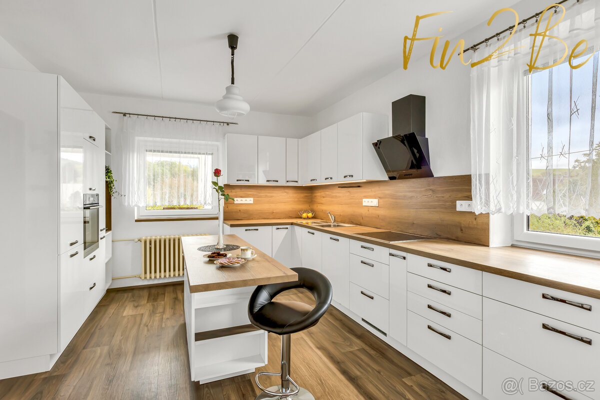 Prodej krásného domu 4+1, 253 m2 se zahradou 523 m2, Neznašo