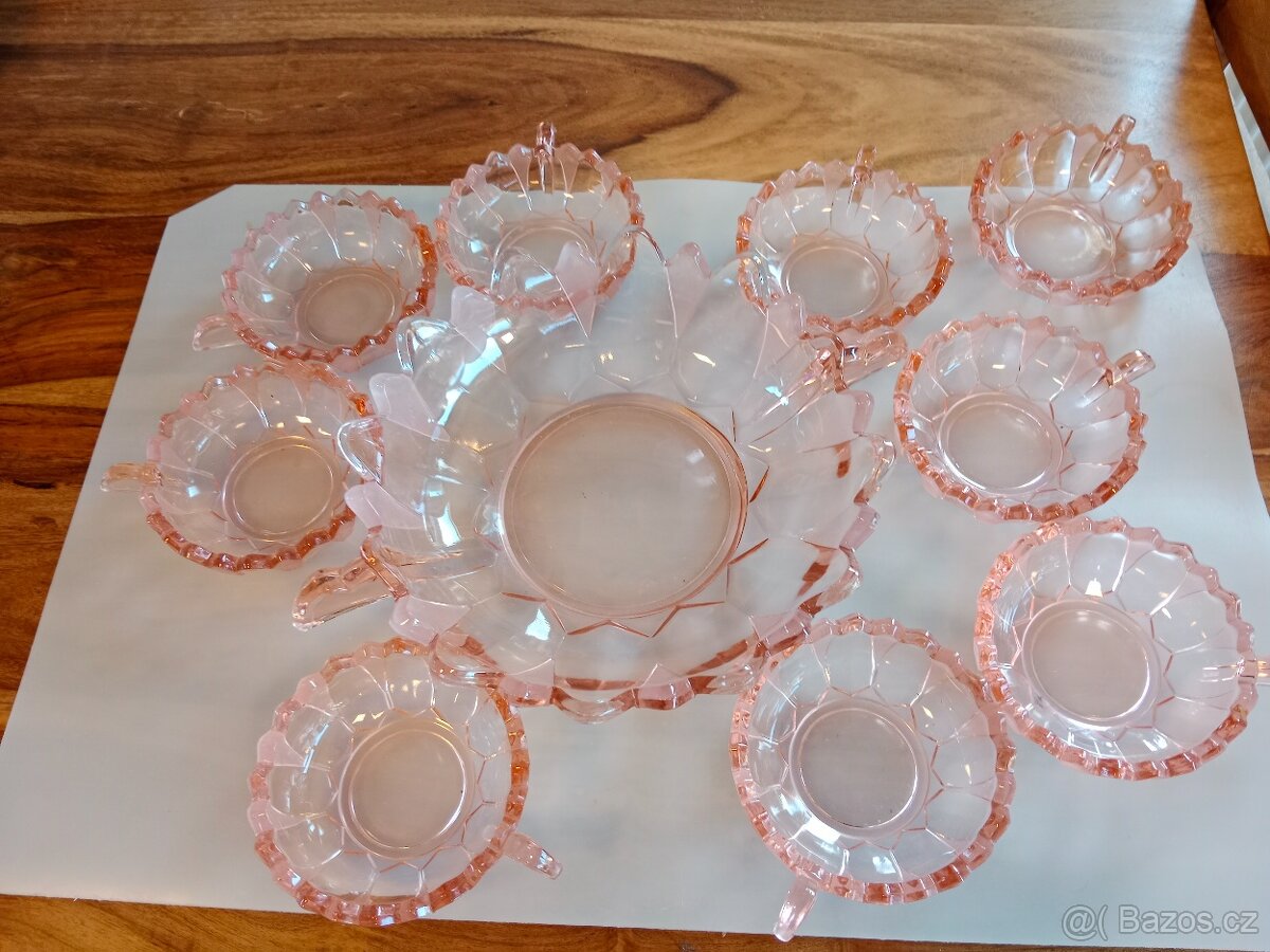 Art deco skleněná růžová souprava