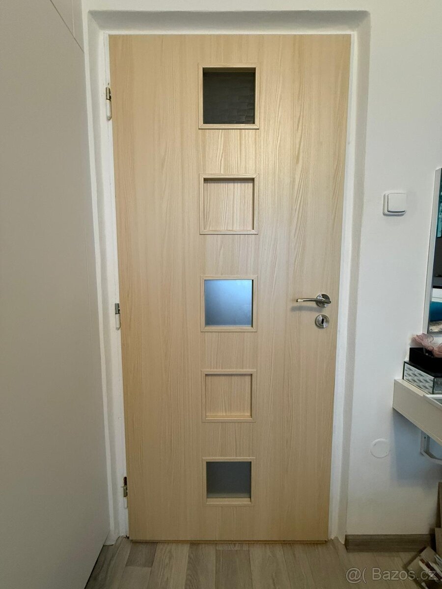 Interiérové dveře 80 cm (vč. kování)