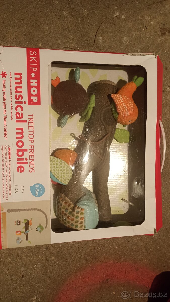 Kolotoč nad postýlku