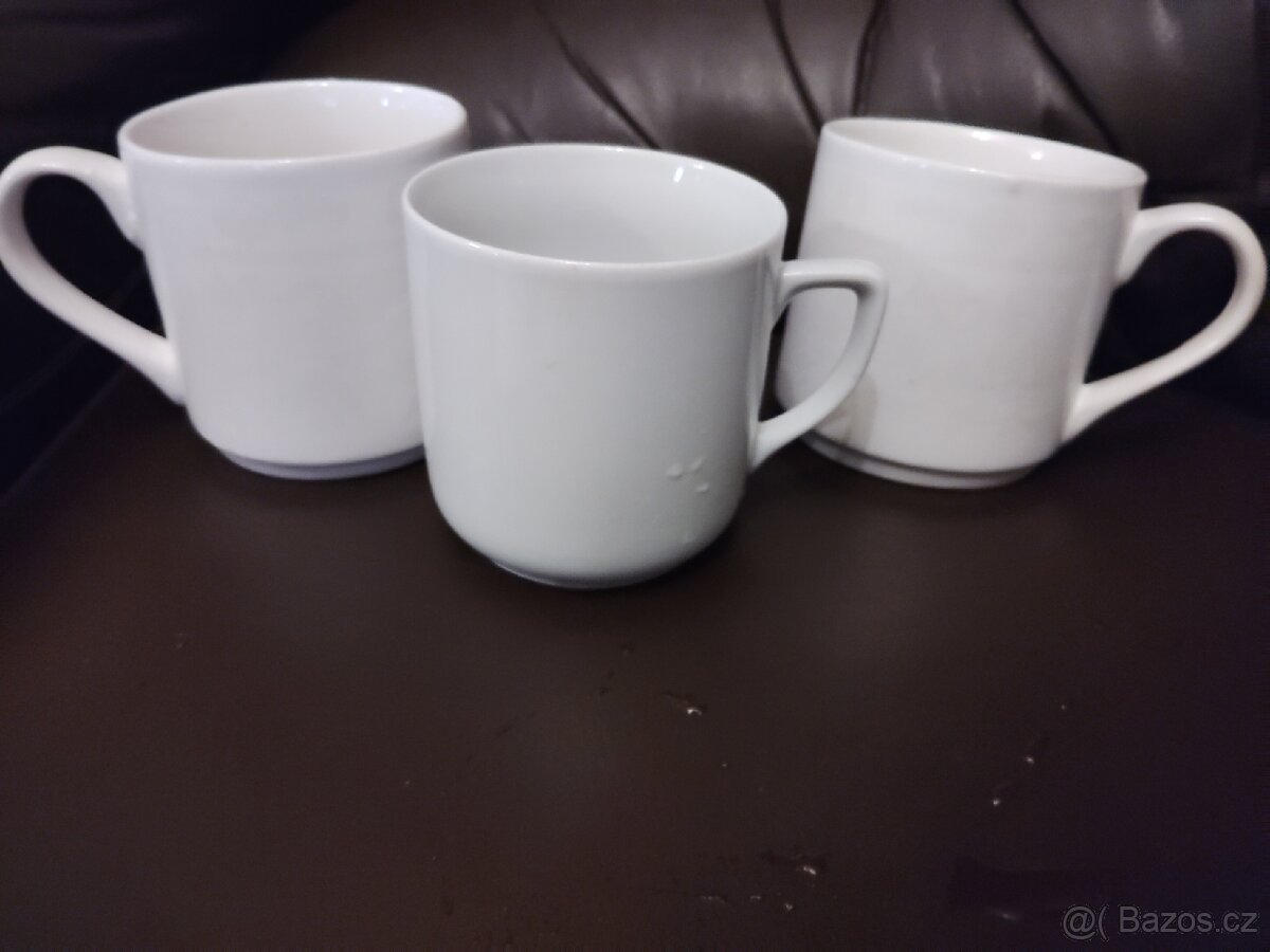 Velké bílé porcelánové hrnky