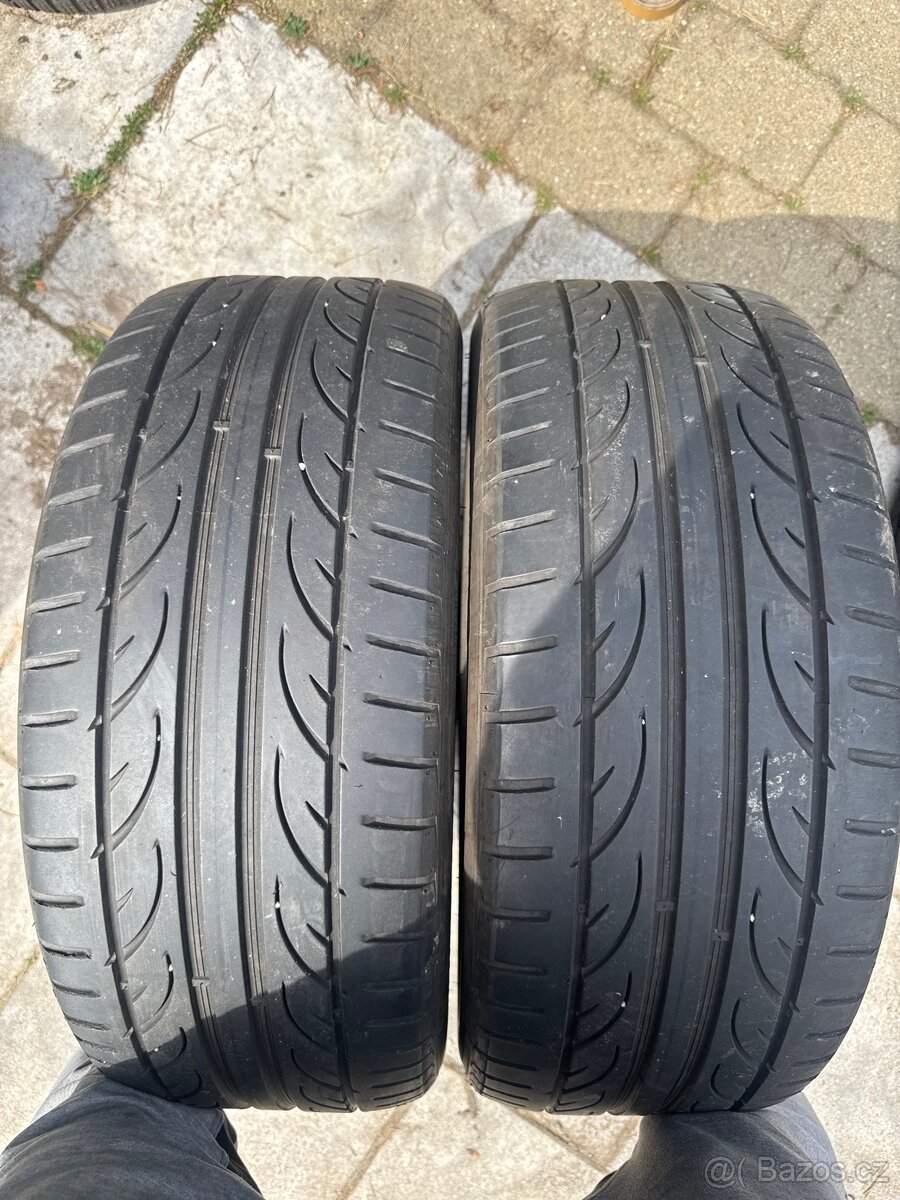Dvě letní pneu Hankook 235/50/18