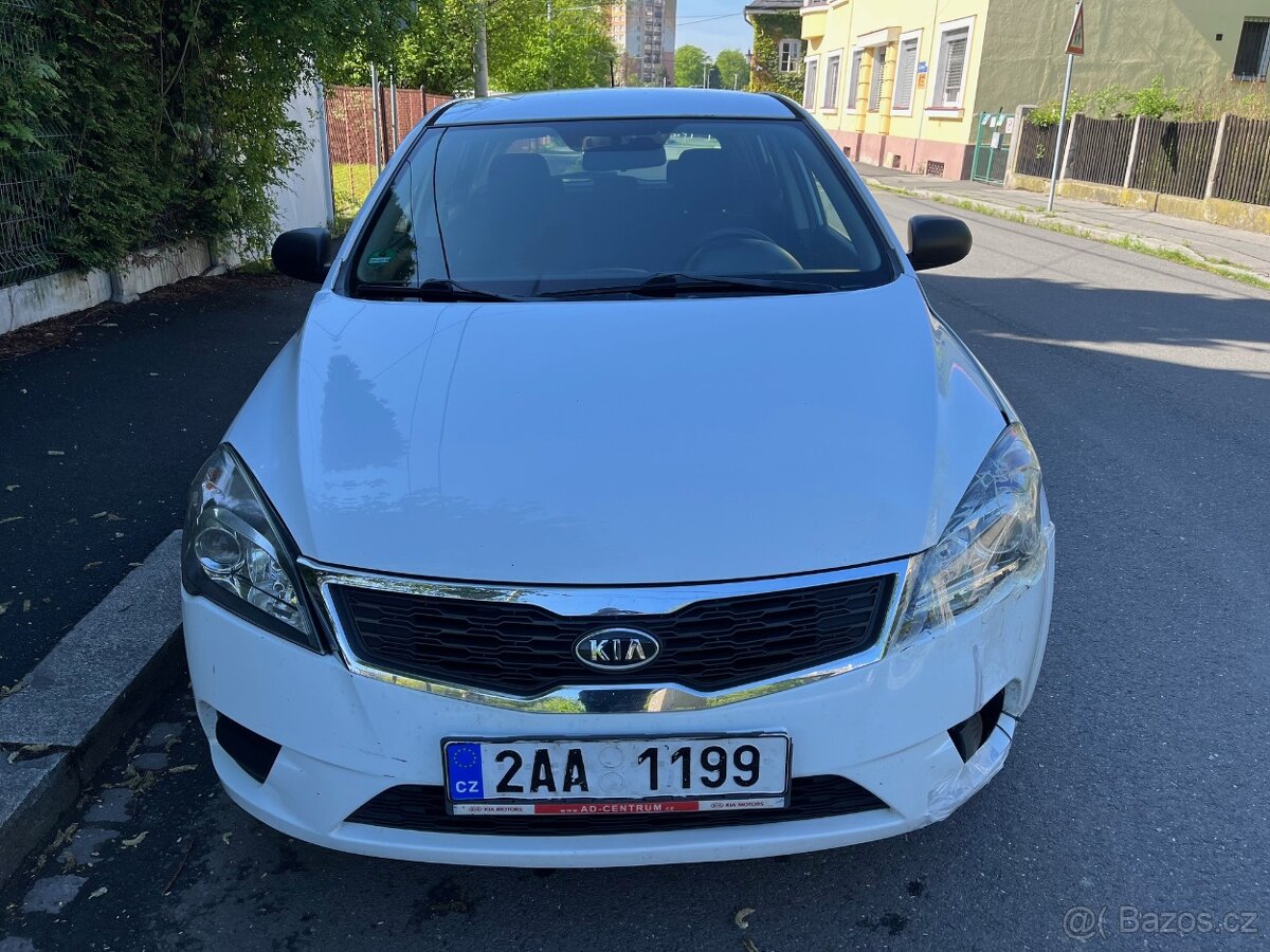 KIA Ceed 11/2010 facelift 1.4 16V CVVT 66kW