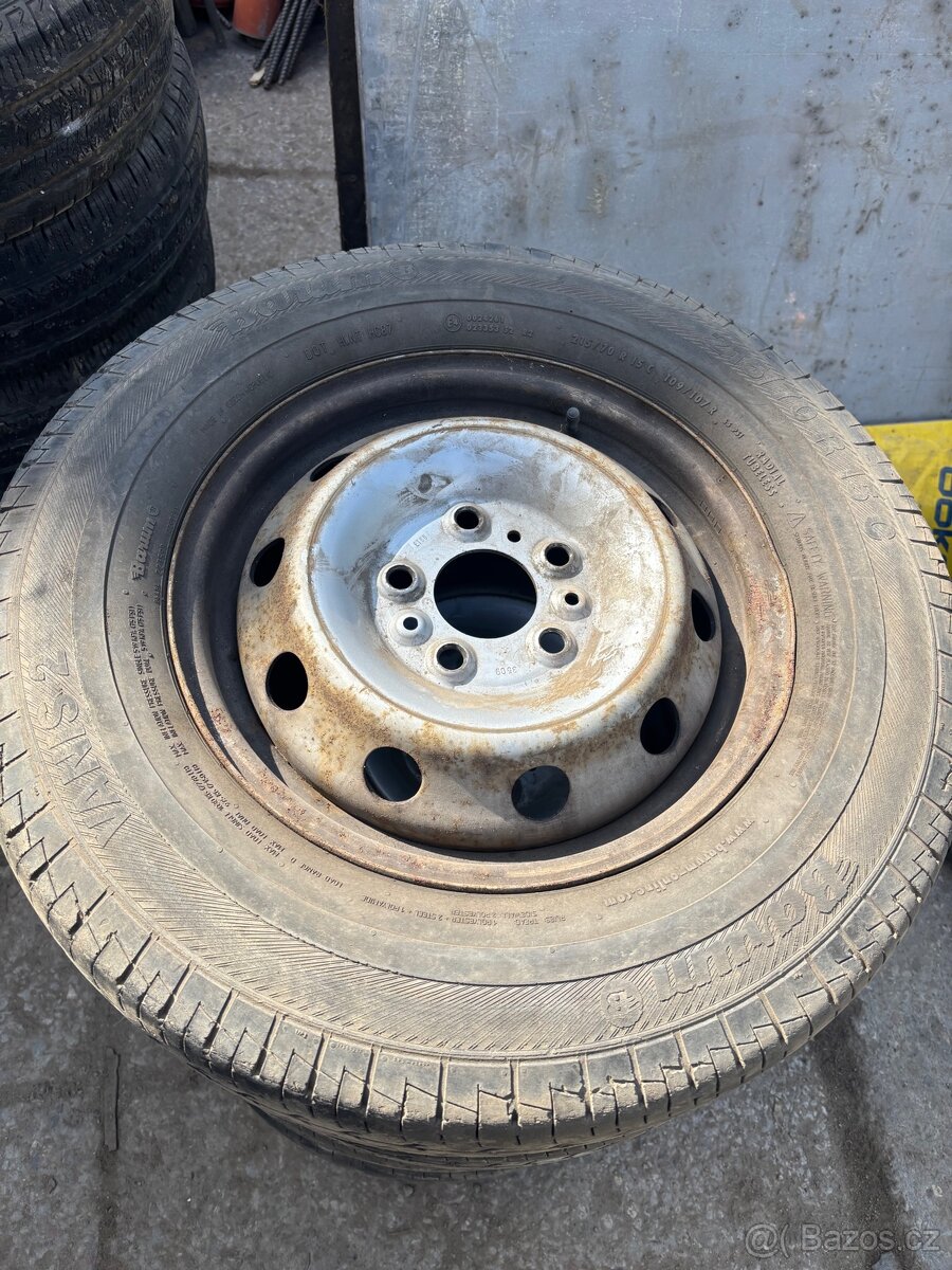 215/70 r15c