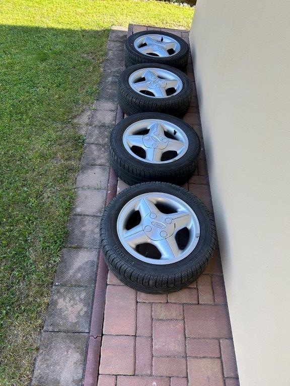 FORD FIESTA ALU DISK + PNEU
