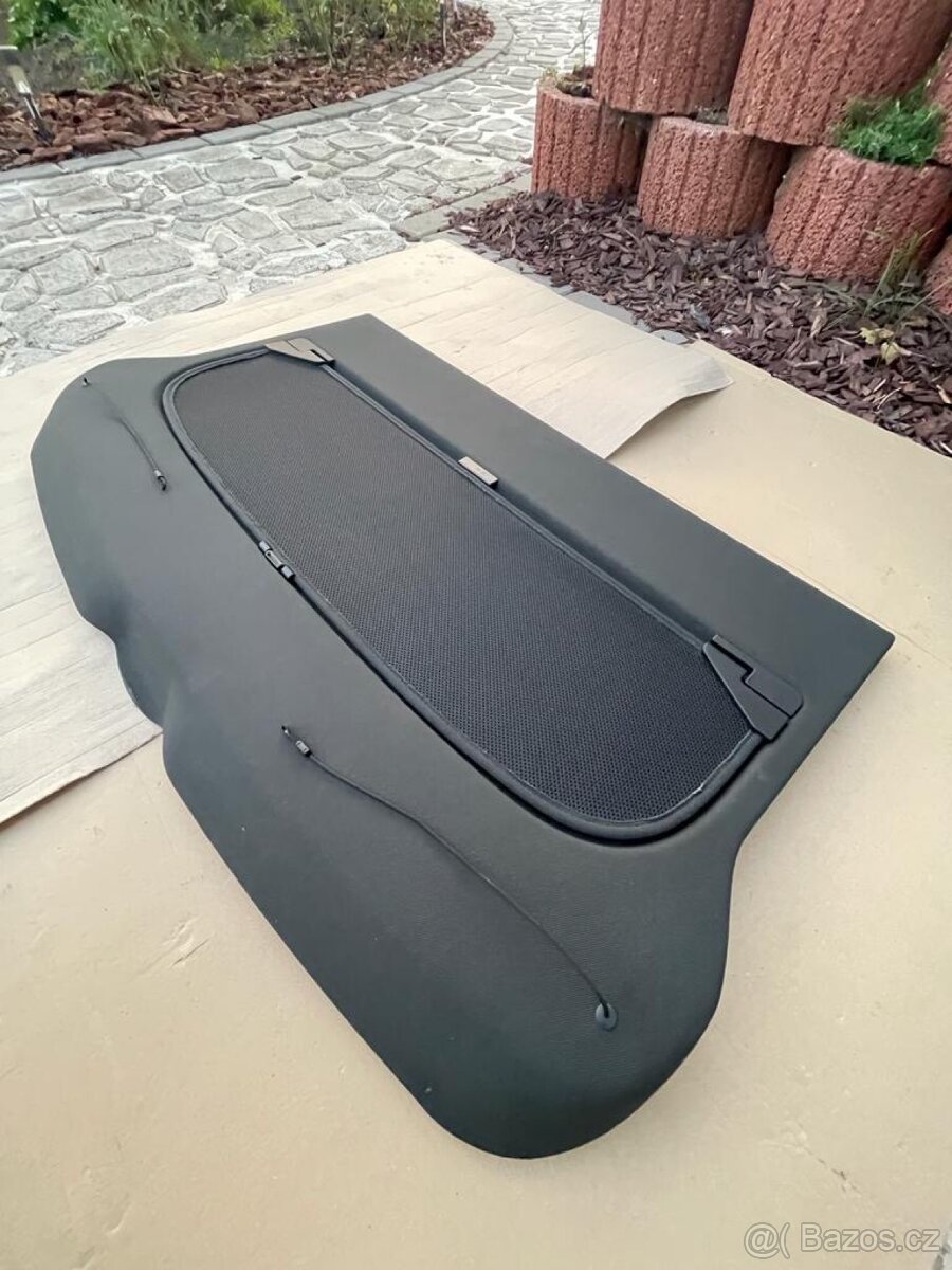 Plato kufru Audi A3