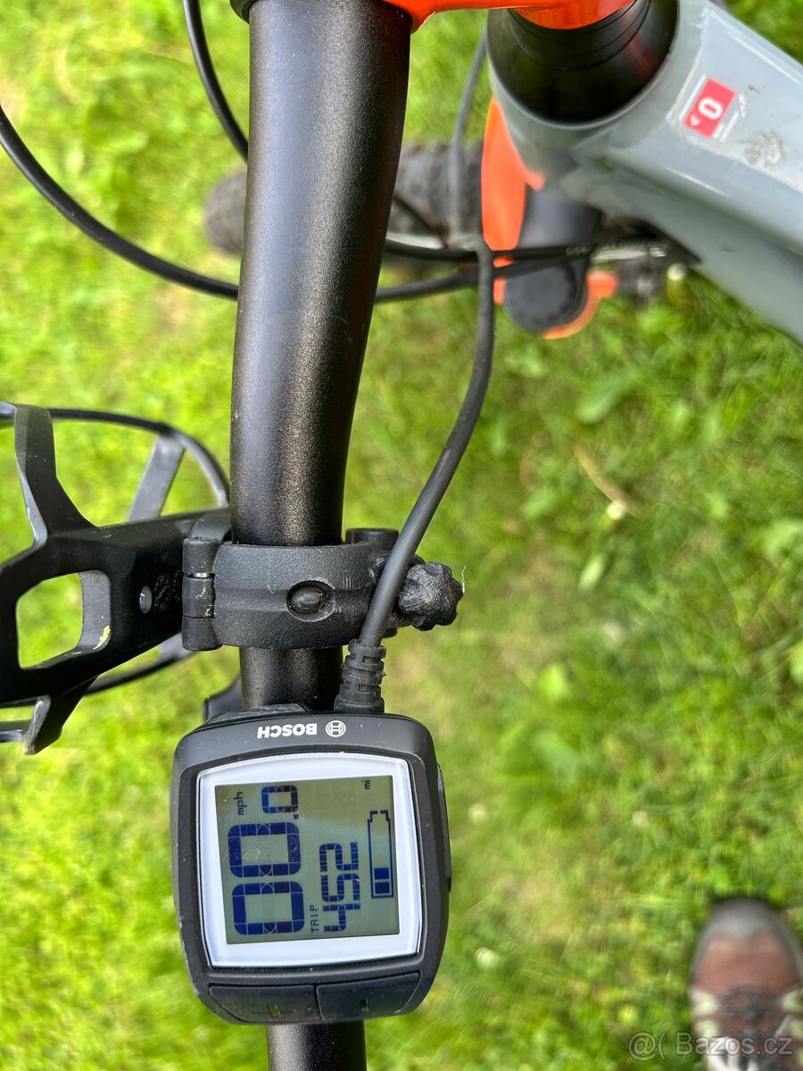 Prodám málo používané juniorské elektrokolo CUBE