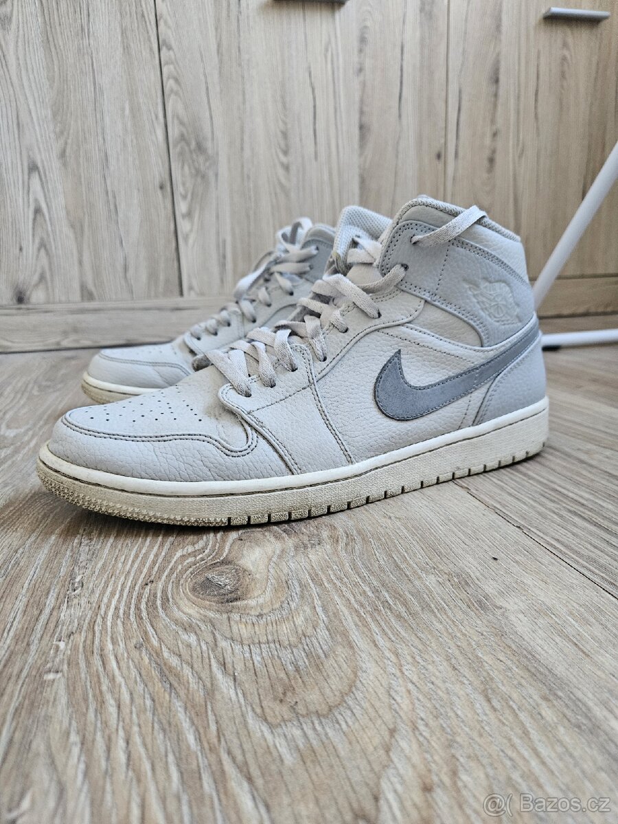 Nike air jordan 1 mid