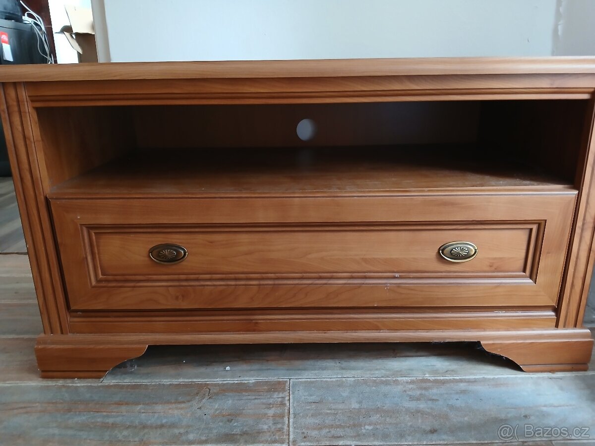 Stolek pod tv