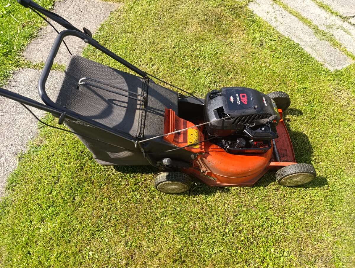 Benzínová sekačka s pojezdem