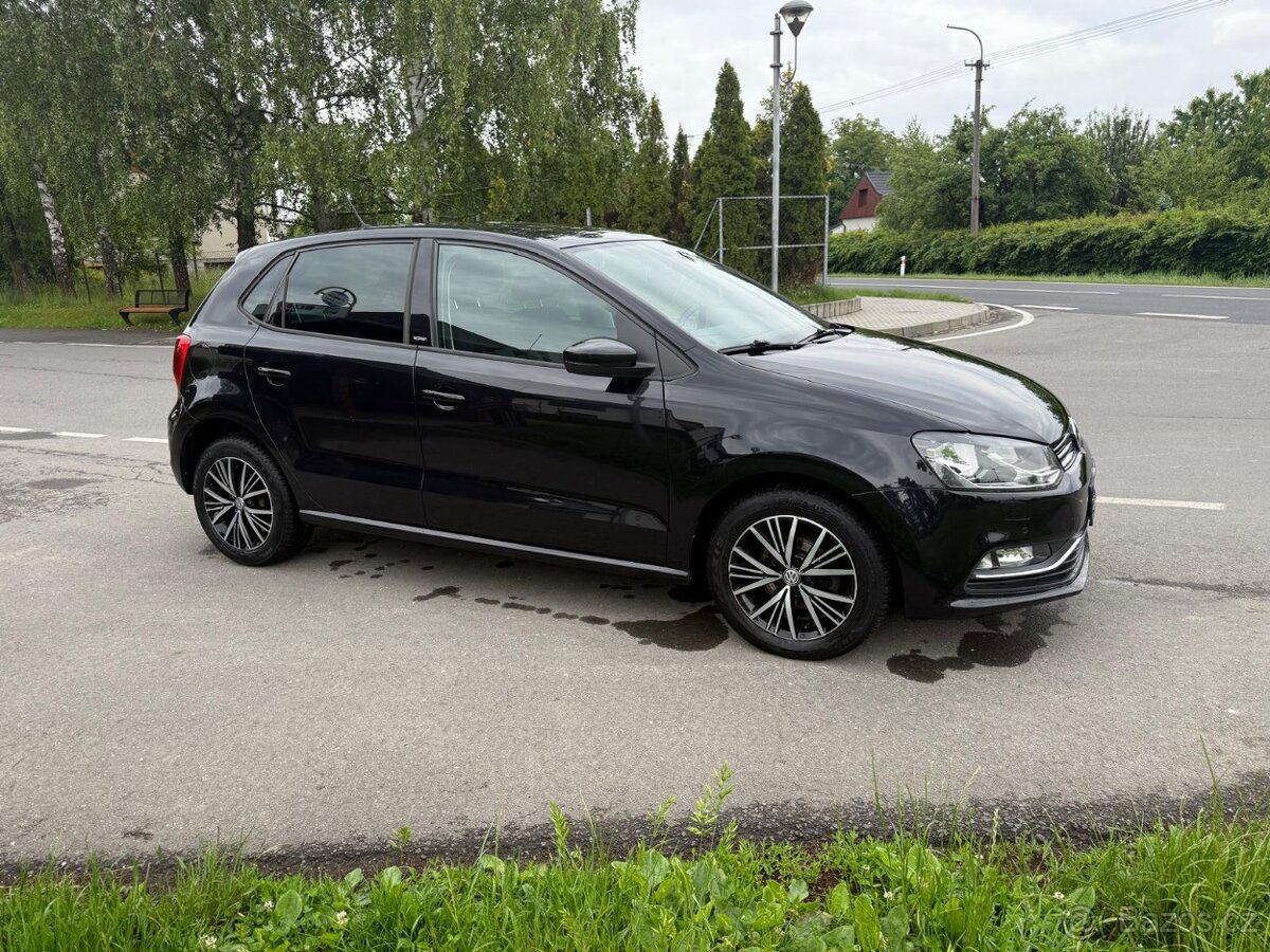 VW POLO 1.0i 55kw jen 121.859km NAVI digi AC vyhřív. sedačky