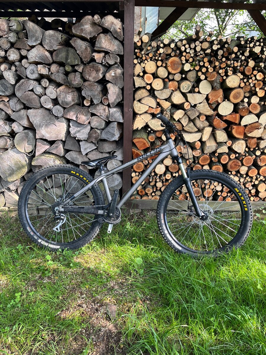 MTB Horské/dirtové kolo Kellys whip 10