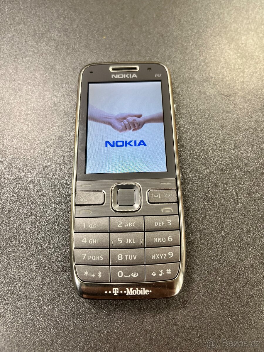 Nokia E52