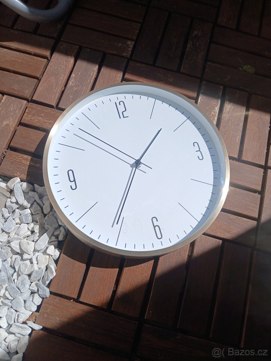 Zlato bílé nástěnné hodiny