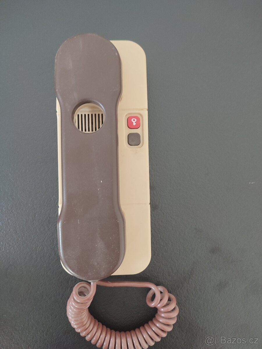 Bytový domácí telefon tesla