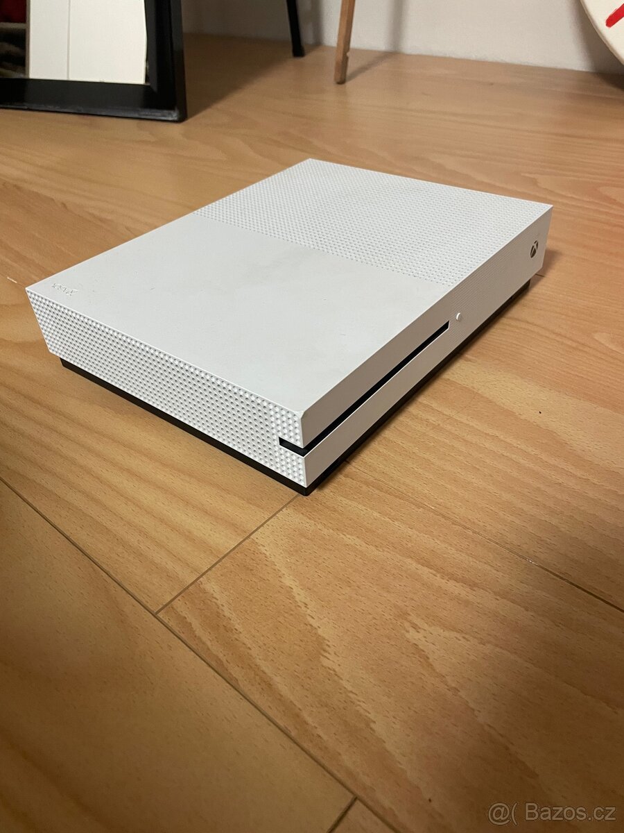 Prodam Xbox One s 1TB - bez ovladace
