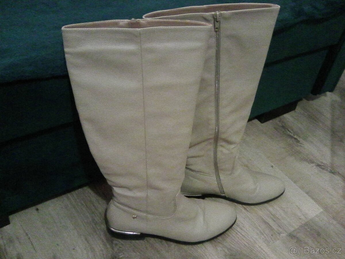 Kozačky camel pod kolena, zapínání na zip, v.41-50% sleva